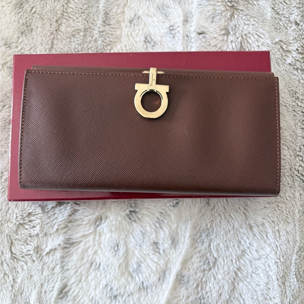 Salvatore Ferragamo Women's Gancini Calfskin Leather Wallet - EUC